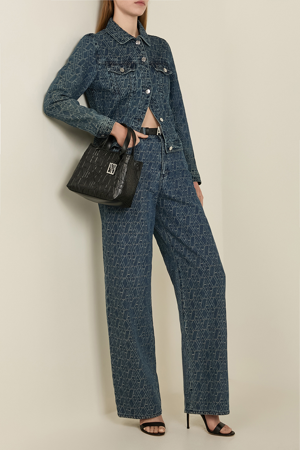 מכנסי ג'ינס בגזרה רחבה